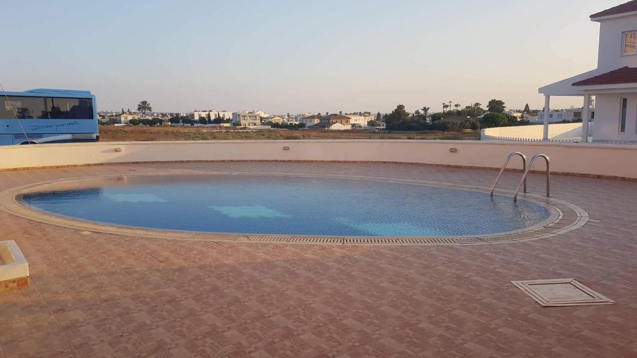 Andris Apartment Paralimni Esterno foto