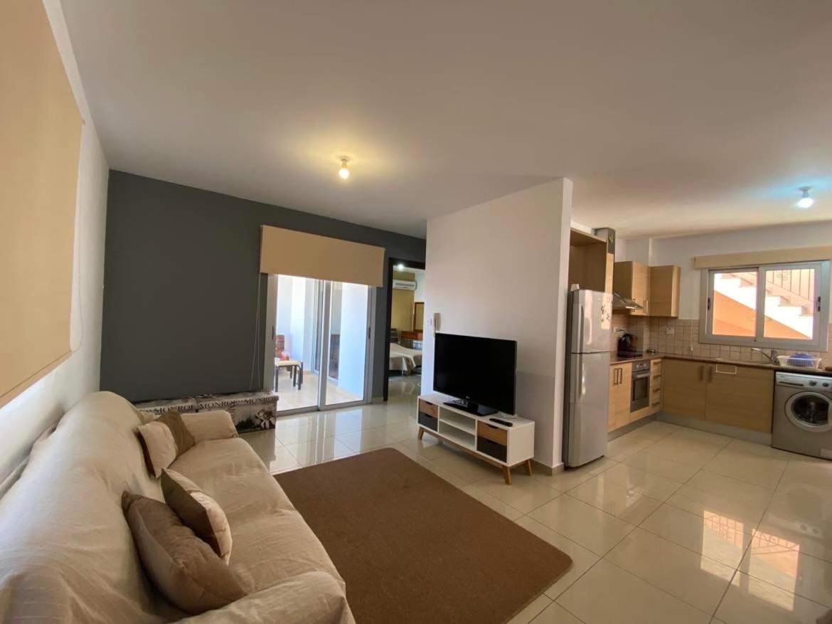 Andris Apartment Paralimni Esterno foto